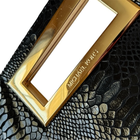 MICHAEL KORS - BERKLEY CLUTCH BAG BLACK PATTEN LEATHER SNAKESKIN GOLD - Picture 2 of 7